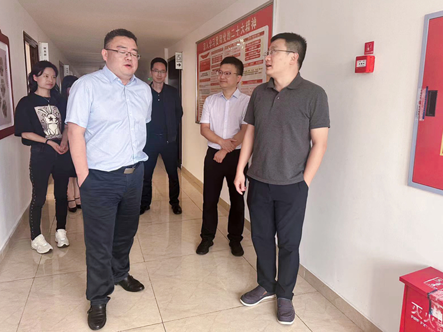 圖5：集團總會計師齊飛、副總經理馬江水督導辦公區域消防安全