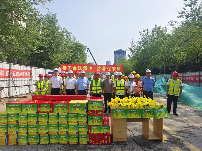 集團副總經理倪丹慰問嘉來(lái)建工