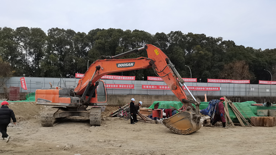 濱河南路道(dào)路綜合改造工程（南河閘壩改造）施工現場